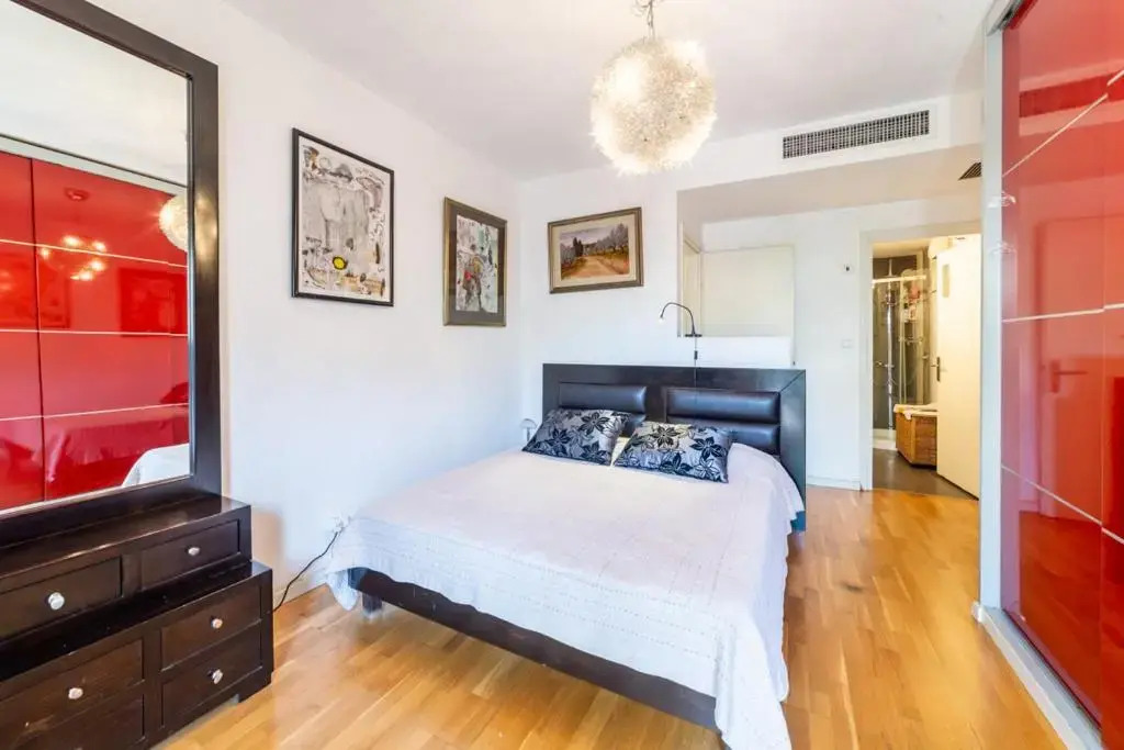 Amazing 1BR Penthouse with terrasse near Neve tzedek