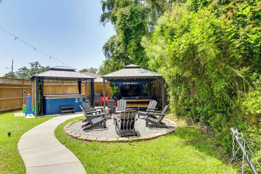 Walk to Beach, Gazebo w/ Hot Tub: Gulfport Gem!