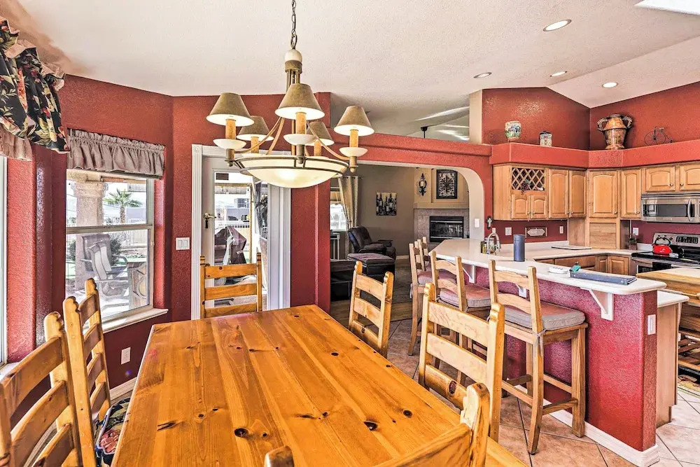 Poolside Bliss: Pet-friendly Lake Havasu City Gem