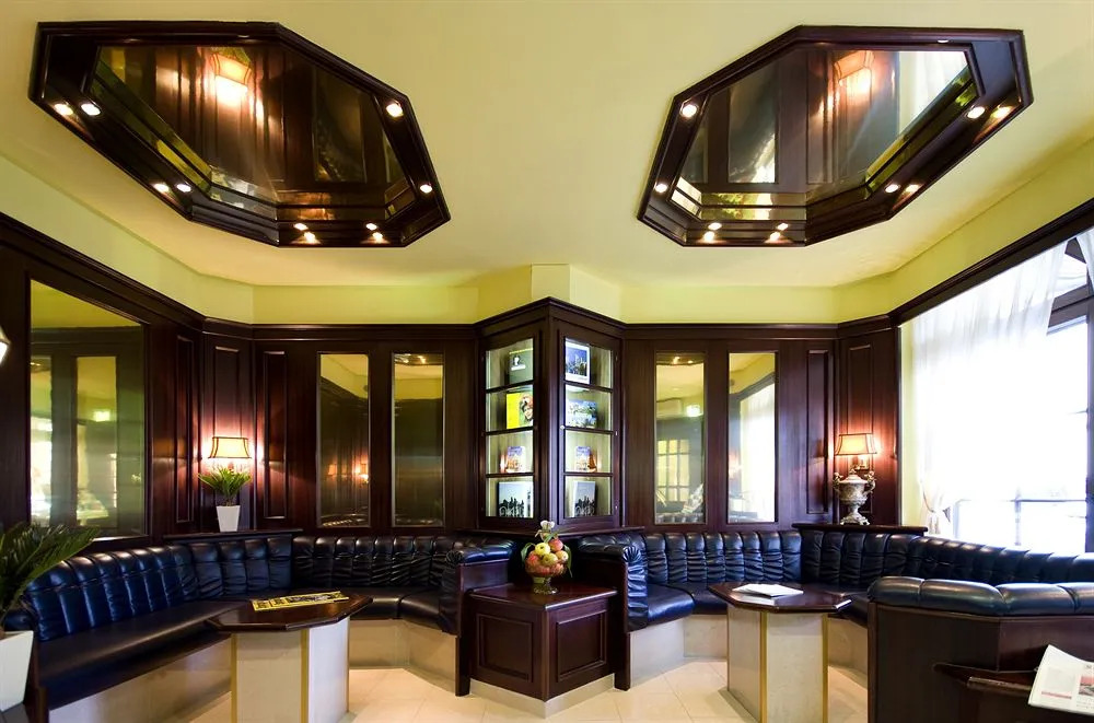 Lloyed Hotel