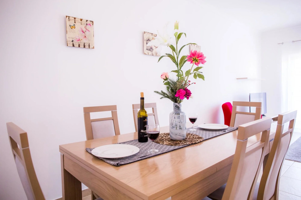 A04 - Large Modern 1 bed Apartment with pool by DreamAlgarve
