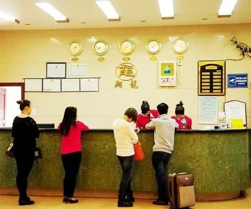 Xianglong Boutique Hotel (Guangzhou North Railway Station Huacheng Road Subway Station)