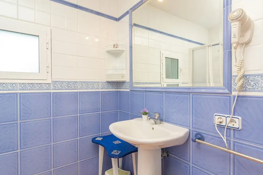 N Amera in Santa y With 5 Bedrooms and 5 Bathrooms