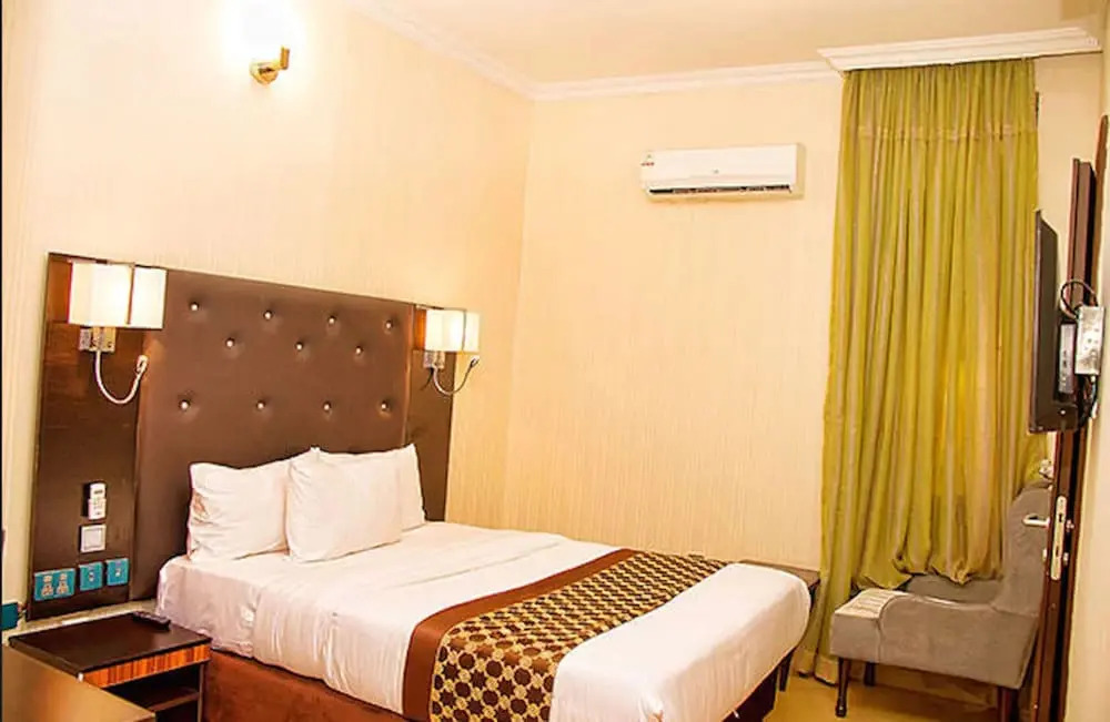 Lakeem Suites - Agboyin Surulere