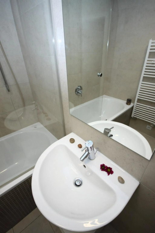 Riverside Palace Apartments