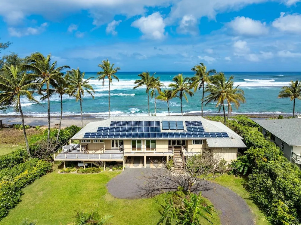 King Hale 4 Bedroom Home by RedAwning