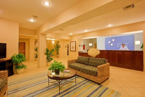 Holiday Inn Express & Suites Destin E - Commons Mall Area