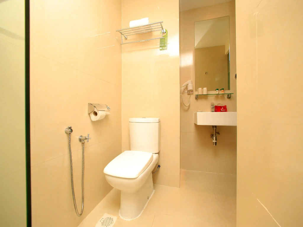 OYO 121 Frenz Hotel