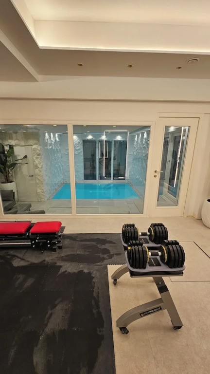 UG Neubau City Wohnung (optional Pool+Gym+2tes Bad extra buchbar)
