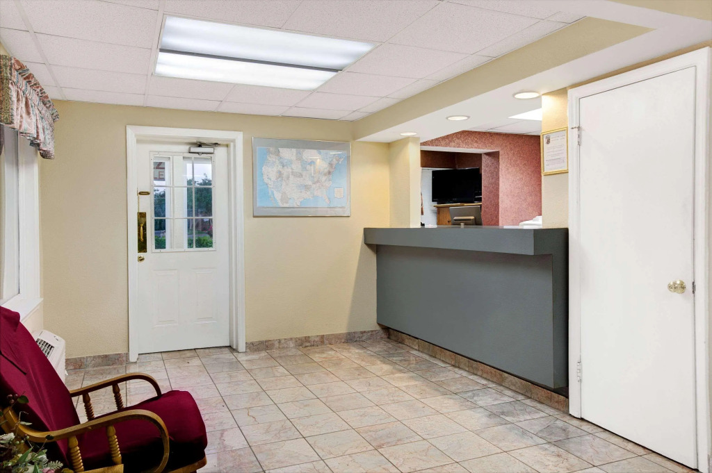 Super 8 By Wyndham Charlotte Downtown Area
