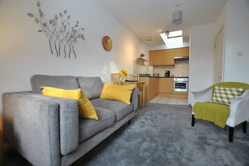Alexandra Court One Bedroom Central Windsor Flats with Parking