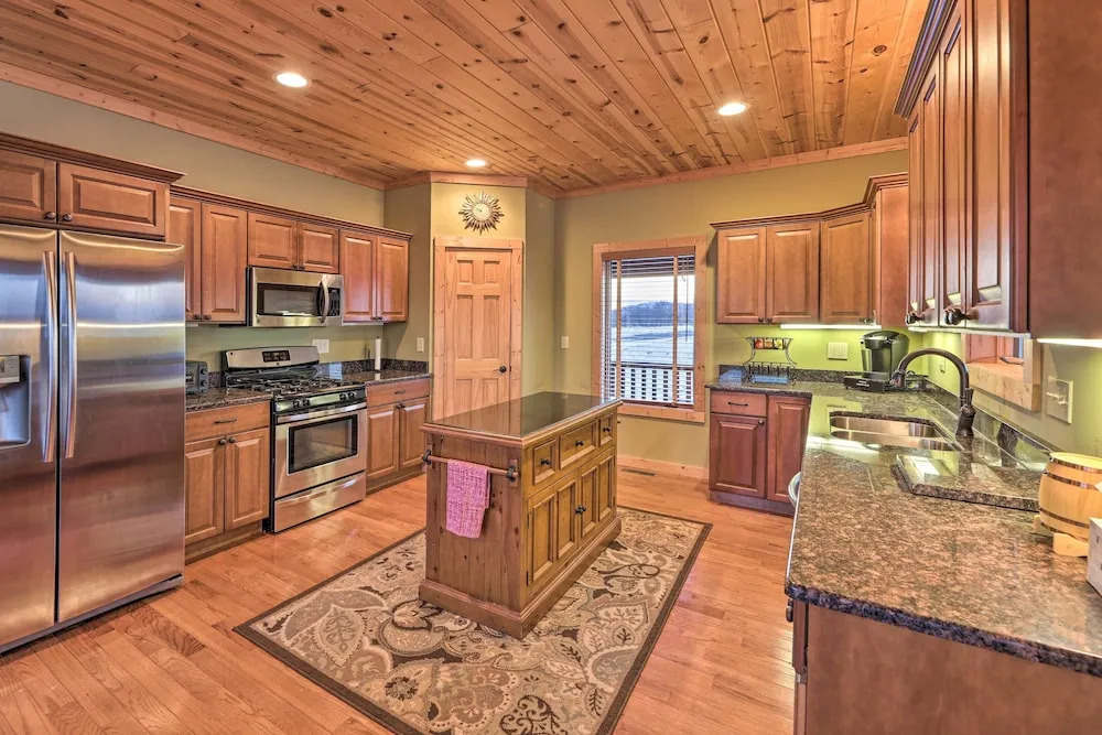 Spacious Slaty Fork Home ~ 12 Mi to Snowshoe