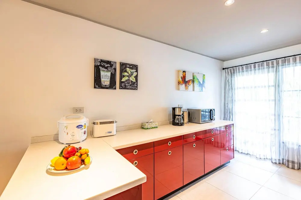 4 BR Townhouse in Great Location BSS
