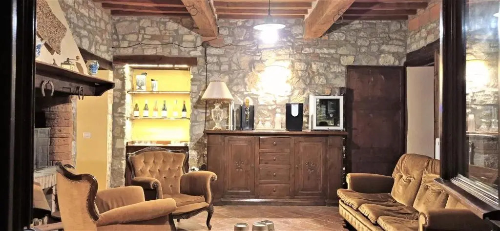Umbrian Farmhouse Retreat with Private Pool and Garden