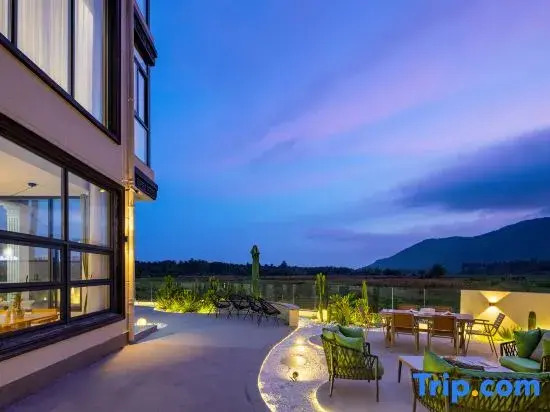 Twin Homestay (Wanning Shimeiwan Tourism Highway)