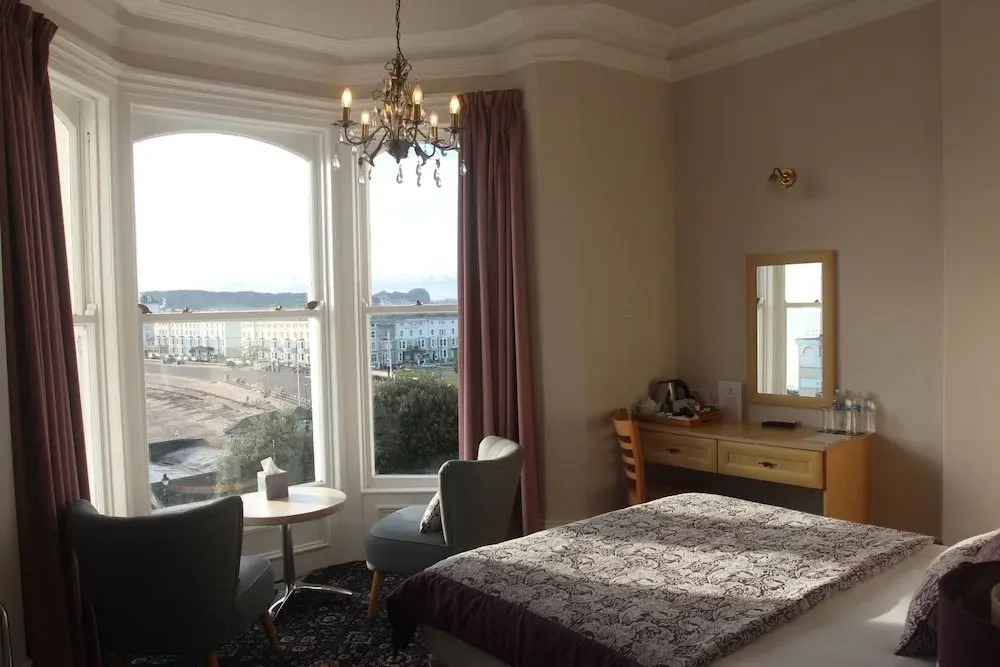 Bryn-Y-Mor Hotel