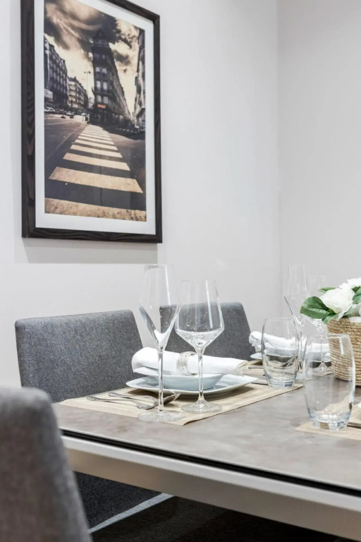 Modern Lovely 2 Bed Hyde Park with AC