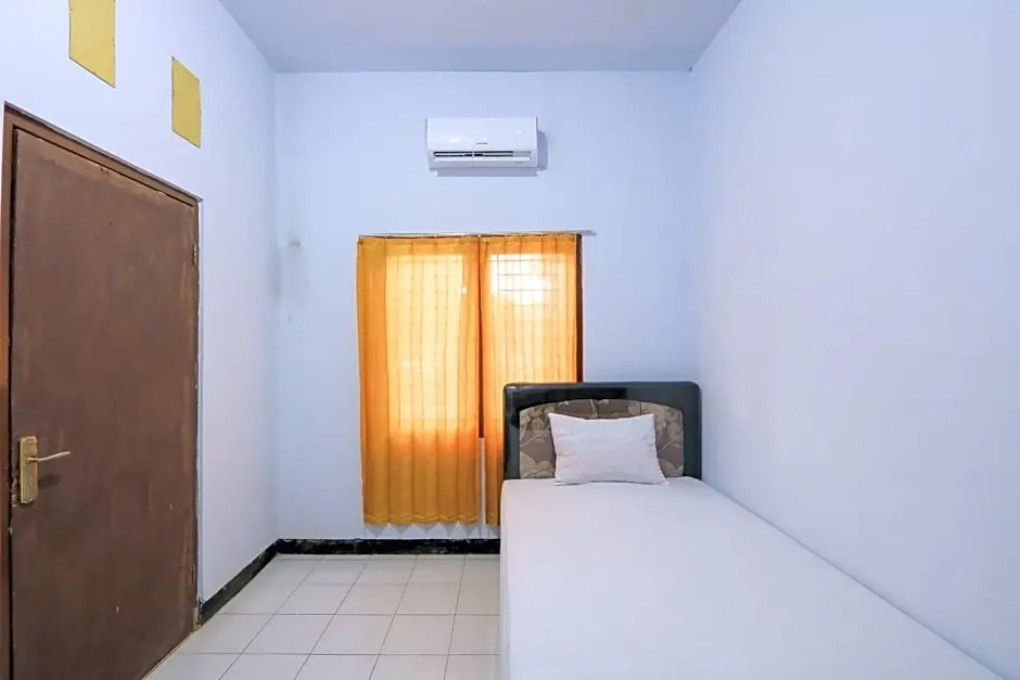 OYO Life 2724 Wisma Wijaya