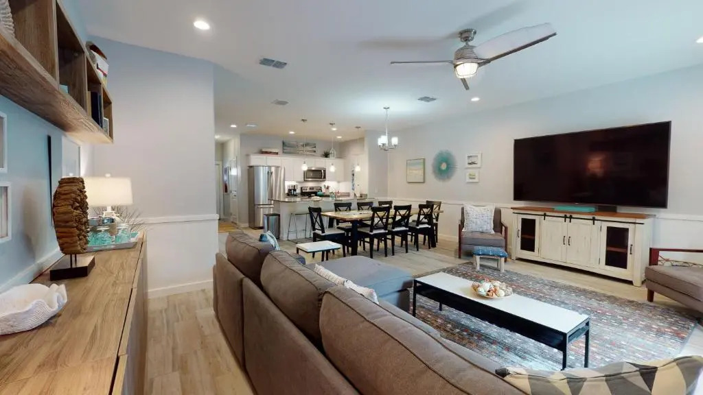 BC507 Beautiful Townhome, Heated Pool with Water Slide, Close to Beach