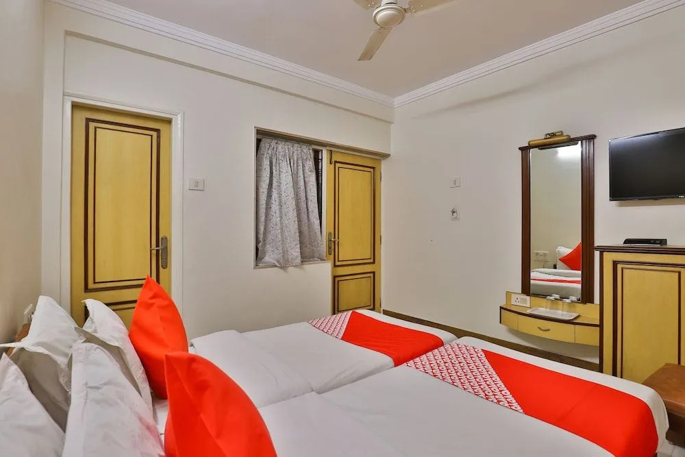 OYO 28667 Hotel Moti Mahal