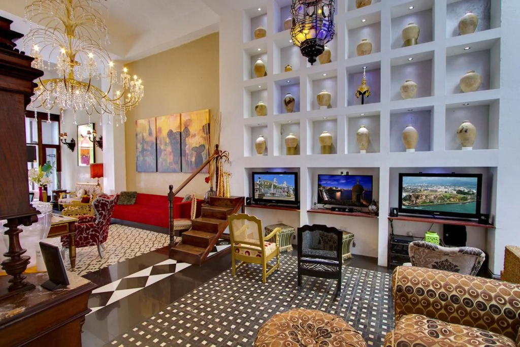CasaBlanca Hotel