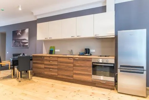 Colonel Suites & Apartments