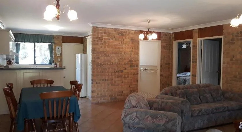 Acacia Apartments