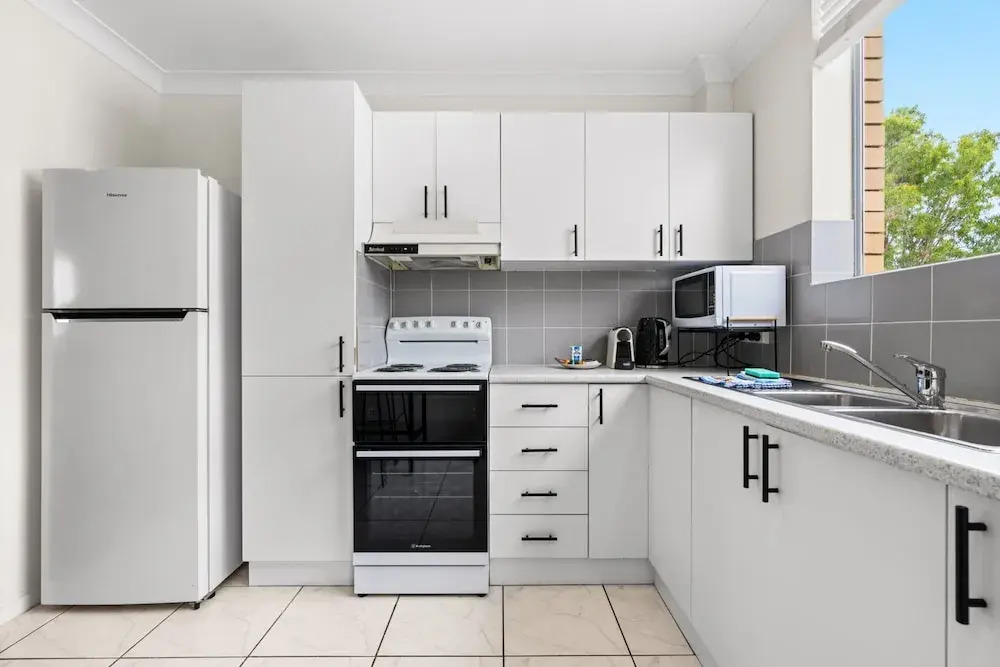 Elegant 2-bed With Balcony by Parks and Amenities