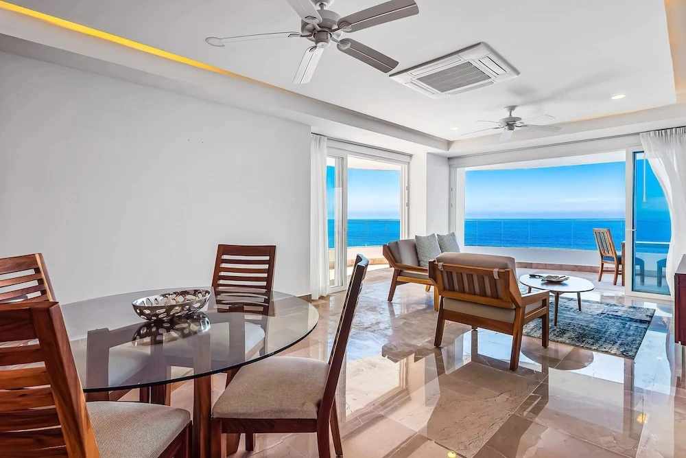 Stunning Oceanfront Apartment With Breathtaking Views and Luxurious Amenities