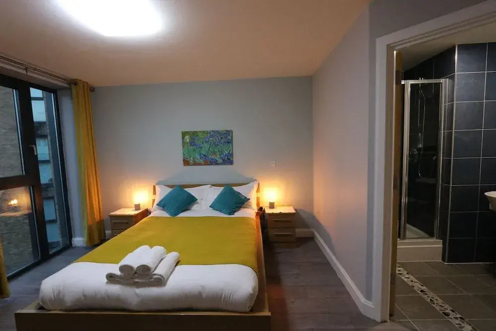 SS- Penthouse Lux suite
