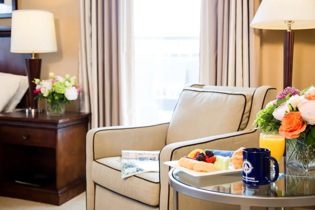Salem Waterfront Hotel & Suites