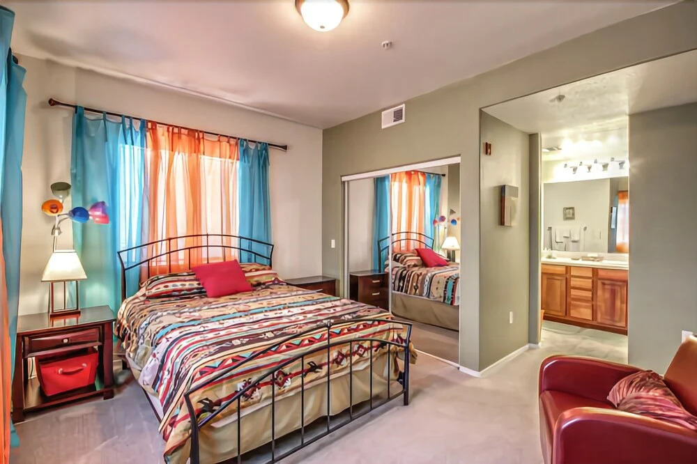 Devonshire #3032 - 2 Br condo by RedAwning