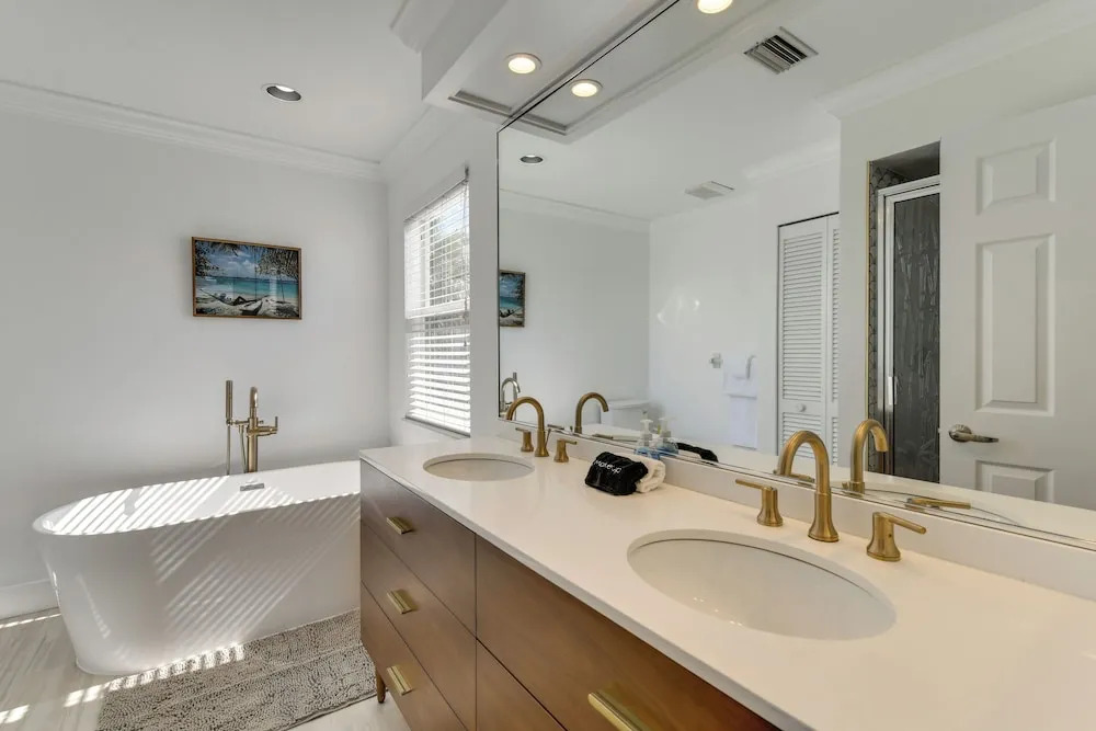Covered Deck & Bay Views: Bradenton Beach Abode!