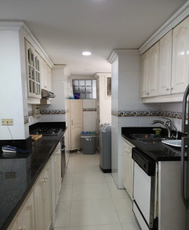 Apartamento con Balcn y Vista a la Baha del Laguito