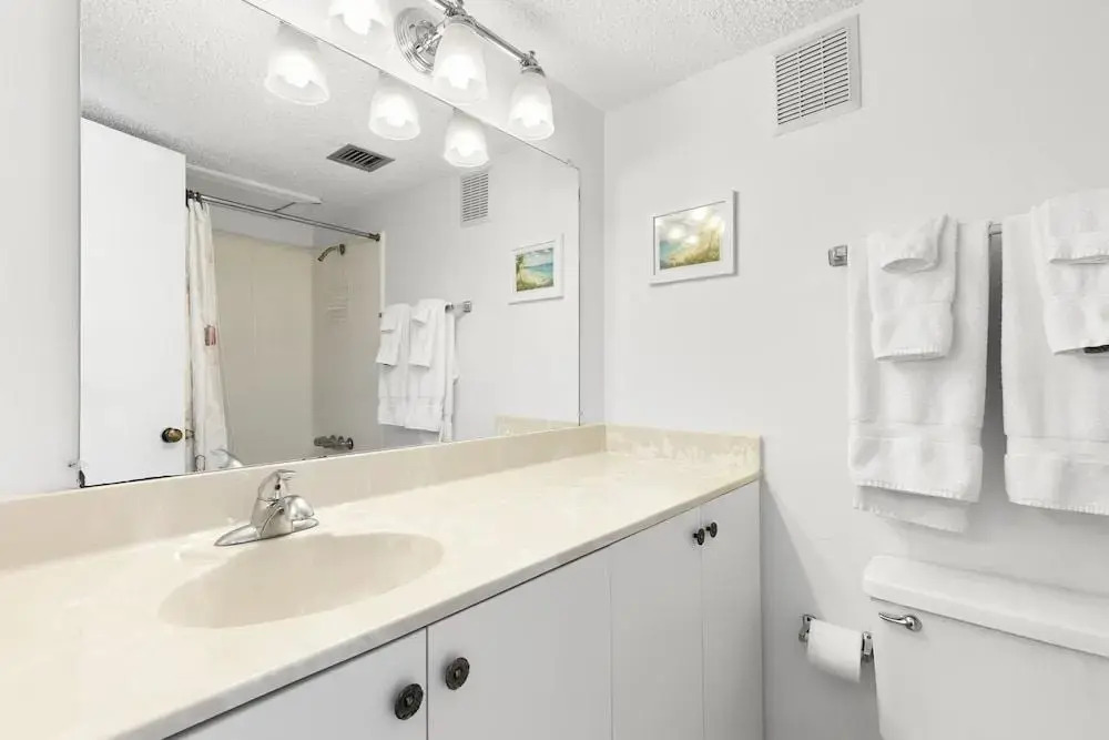 Madeira Beach Yacht Club 151H by Distinctive Beach Rentals