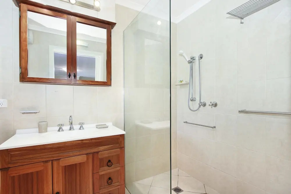 Canyons Bend - 5 Minute walk to shops and cafes