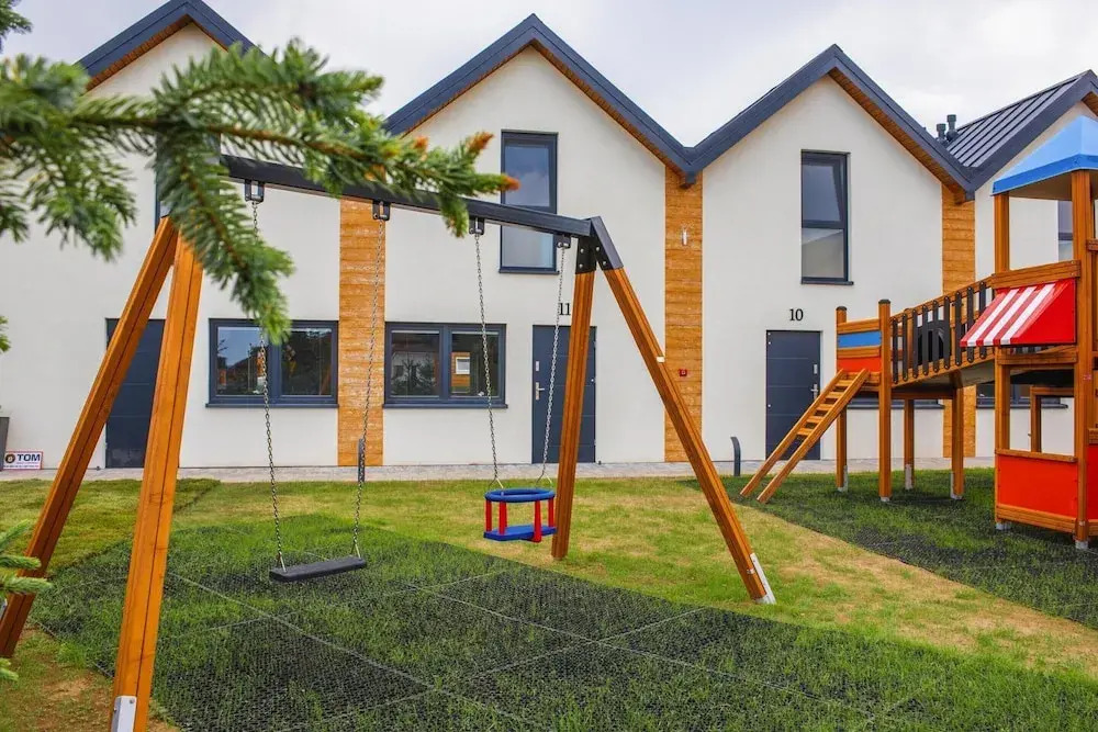 Comfortable holiday homes with a pool, Rewal