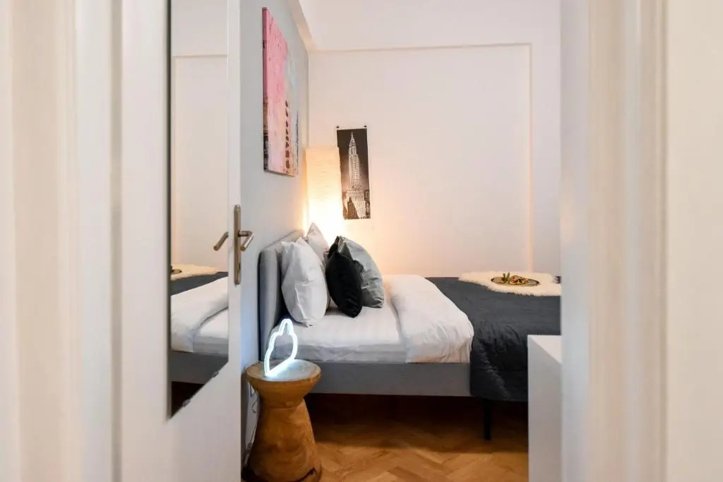 MARBLE & PASTELS - Homey Central Apartment