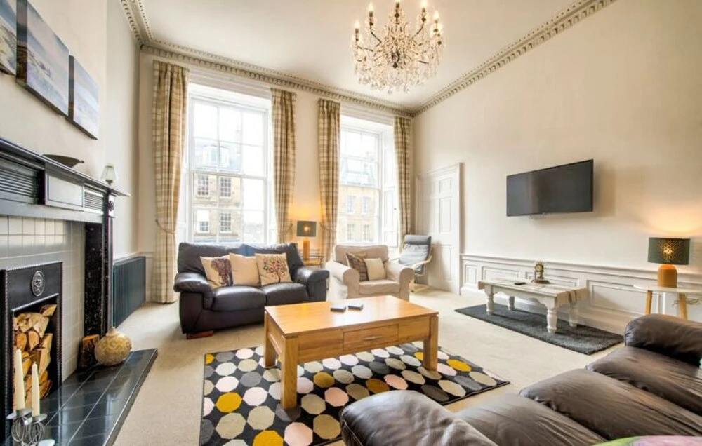Spacious and Stylish 4-Bed Georgian Apartment