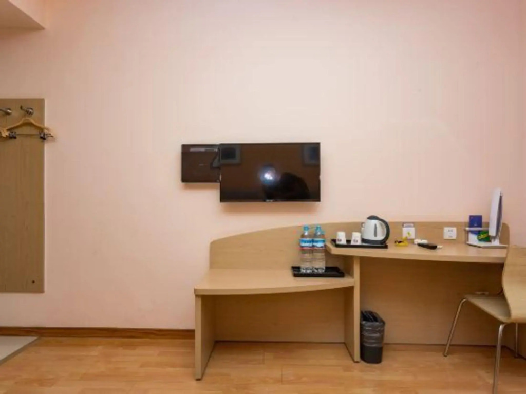 Grace Inn ( Jingshi Road Provincial Hospital of Traditional Chinese Medicine Qianfoshan)