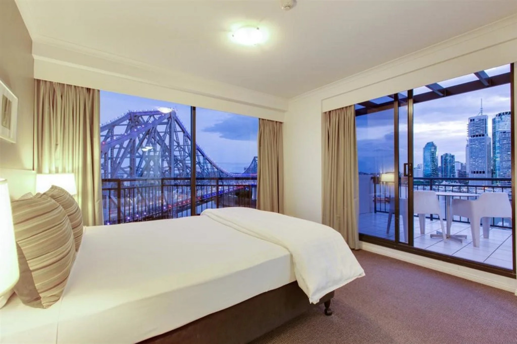 Oakbridge Hotel & Apartments