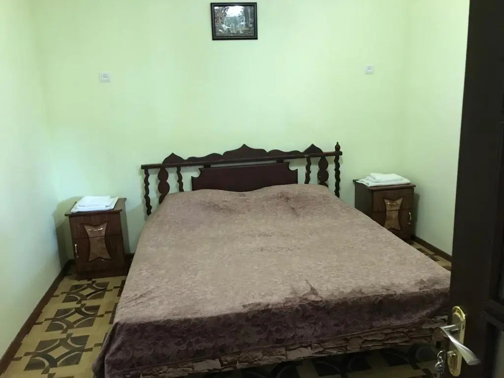 B&B Galstyan 44