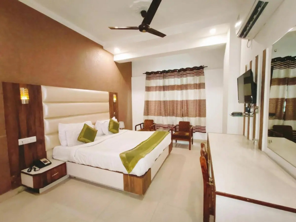 Capital O 9415 Hotel Ricky International