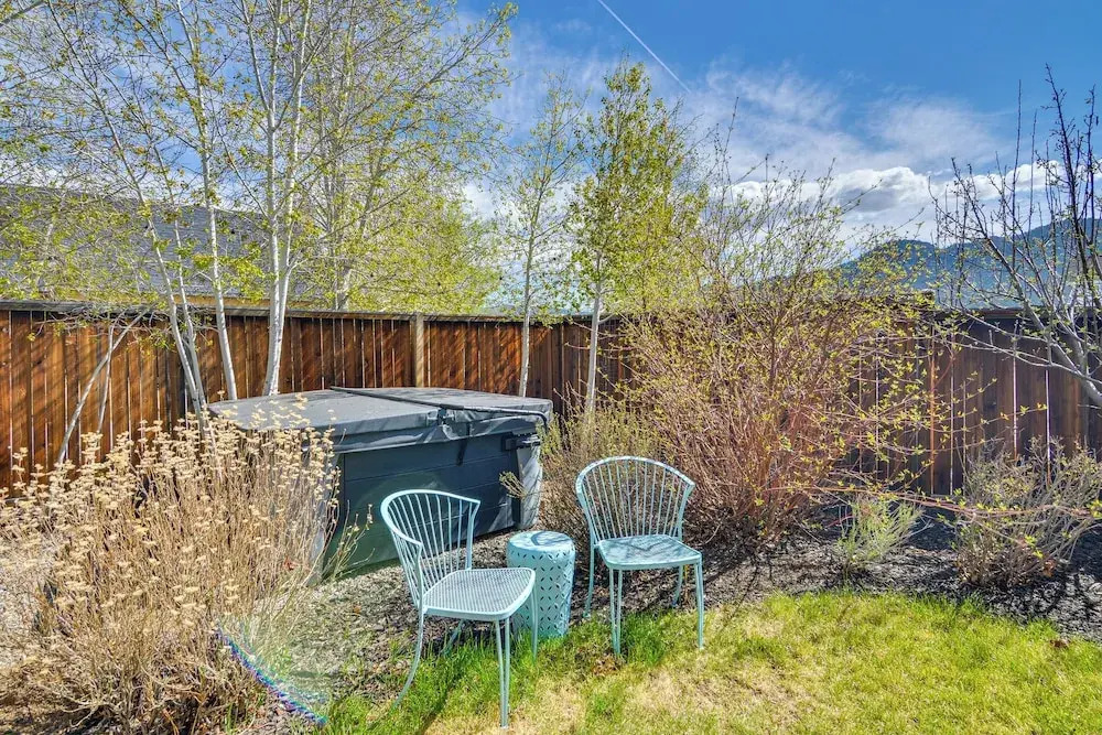 Buena Vista Vacation Home: Hot Tub, Mountain Views