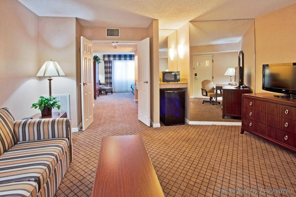 Holiday Inn Express Hotel & Suites Bradenton West by IHG