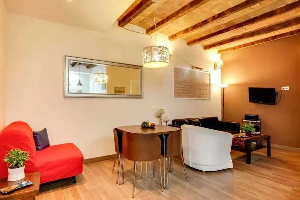 Modern 2 Bed Flat in Trendy Poble Sec