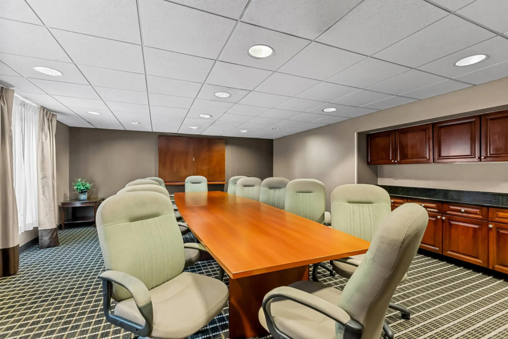 Comfort Inn & Suites Somerset - New Brunswick