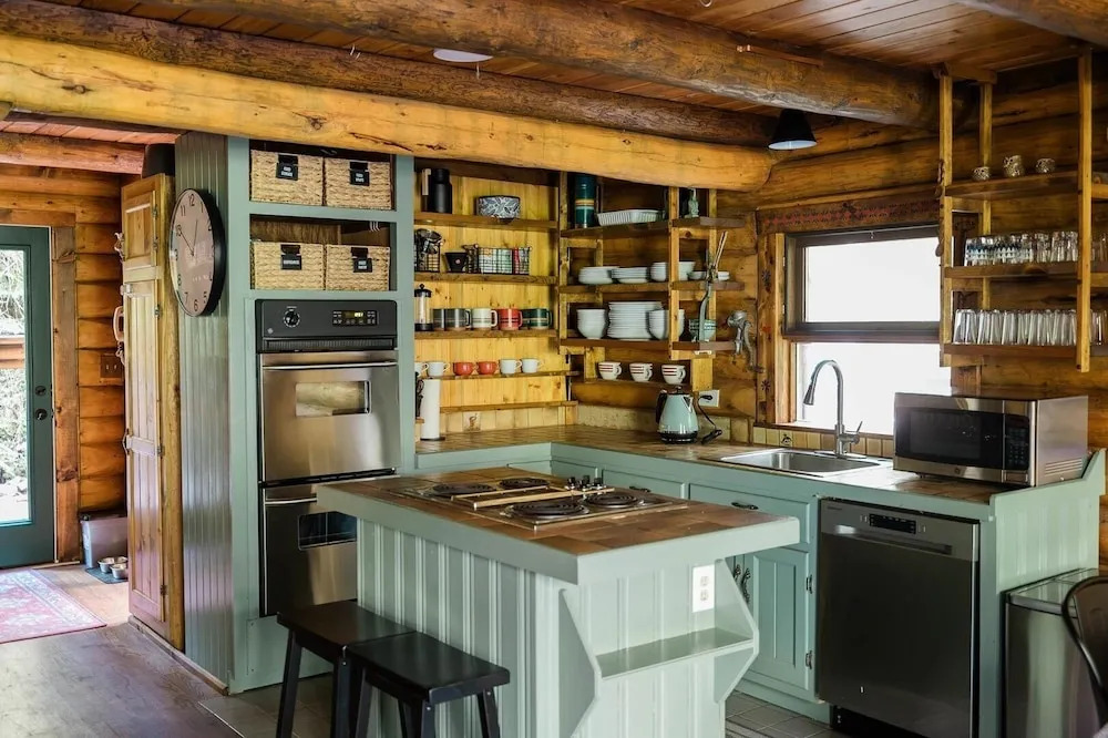 87sl - Starlink - Sauna - Pets Ok - Sleeps 8 2 Bedroom Cabin by RedAwning