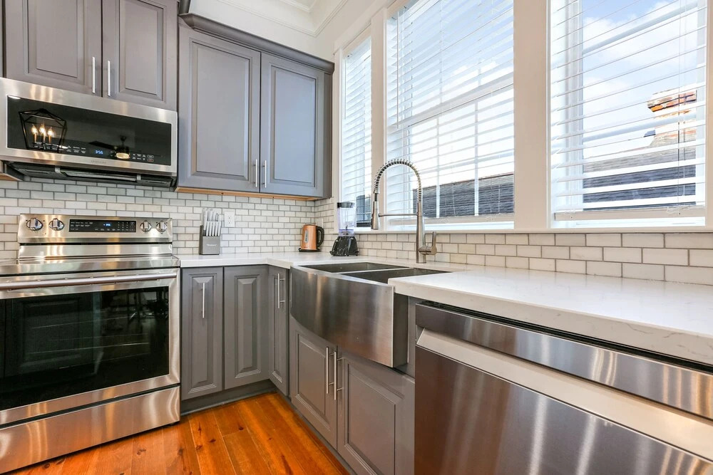 Stunning Modern and Fully-Upgraded 5 BR with Pool