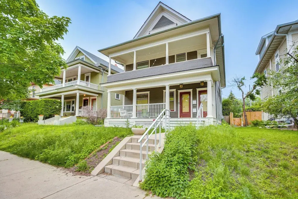 Uptown Minneapolis Home: Walk To Lakes!